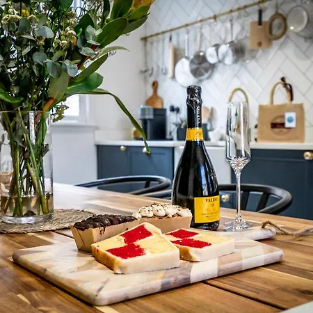 5 Precentors Court *