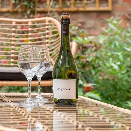 5 Precentors Court יורק