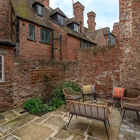 5 Precentors Court * York