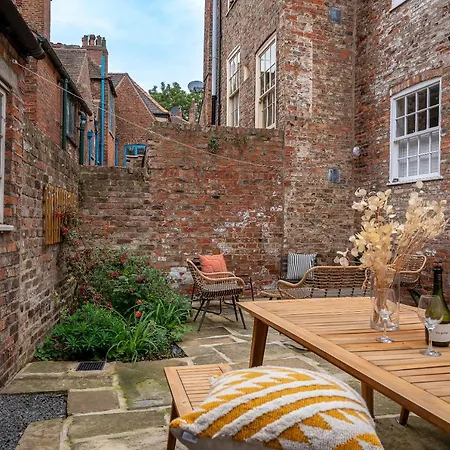 5 Precentors Court York