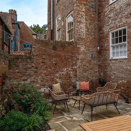 5 Precentors Court Holiday home