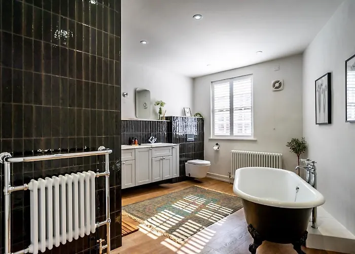 5 Precentors Court *