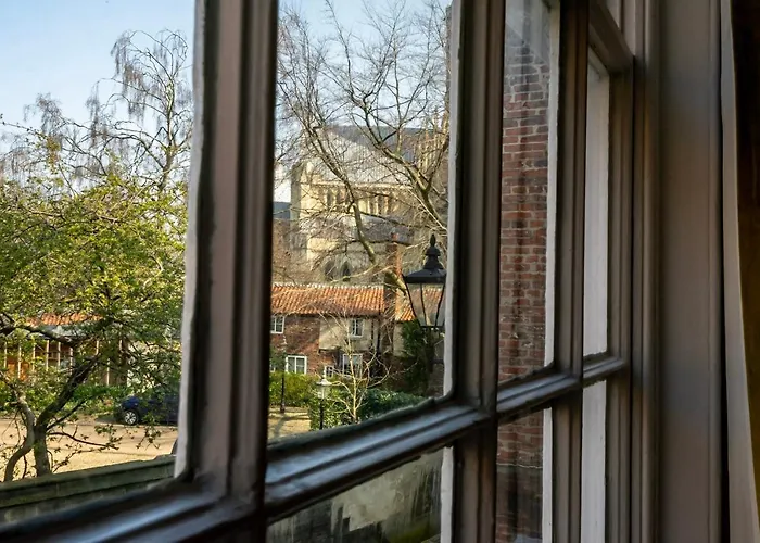 5 Precentors Court * York