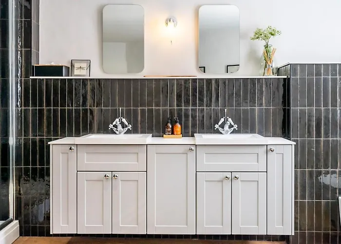 5 Precentors Court York