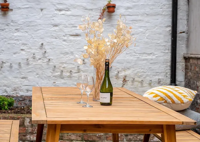 5 Precentors Court *