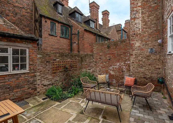 5 Precentors Court * York