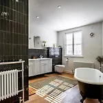 5 Precentors Court *