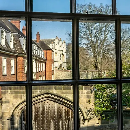 5 Precentors Court *