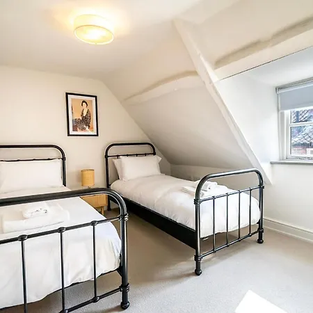 5 Precentors Court * York