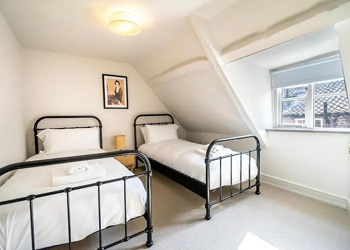 5 Precentors Court * York