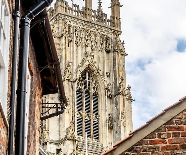 5 Precentors Court York