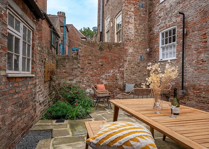 5 Precentors Court York